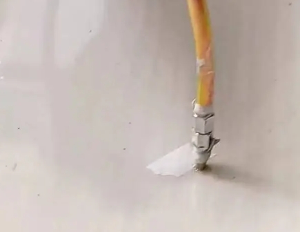 厦门瓷砖空鼓维修公司专业解答在瓷砖铺贴过程中，如果使用的砂料过粗（如全部使用了粗砂），可能会导致以下问题